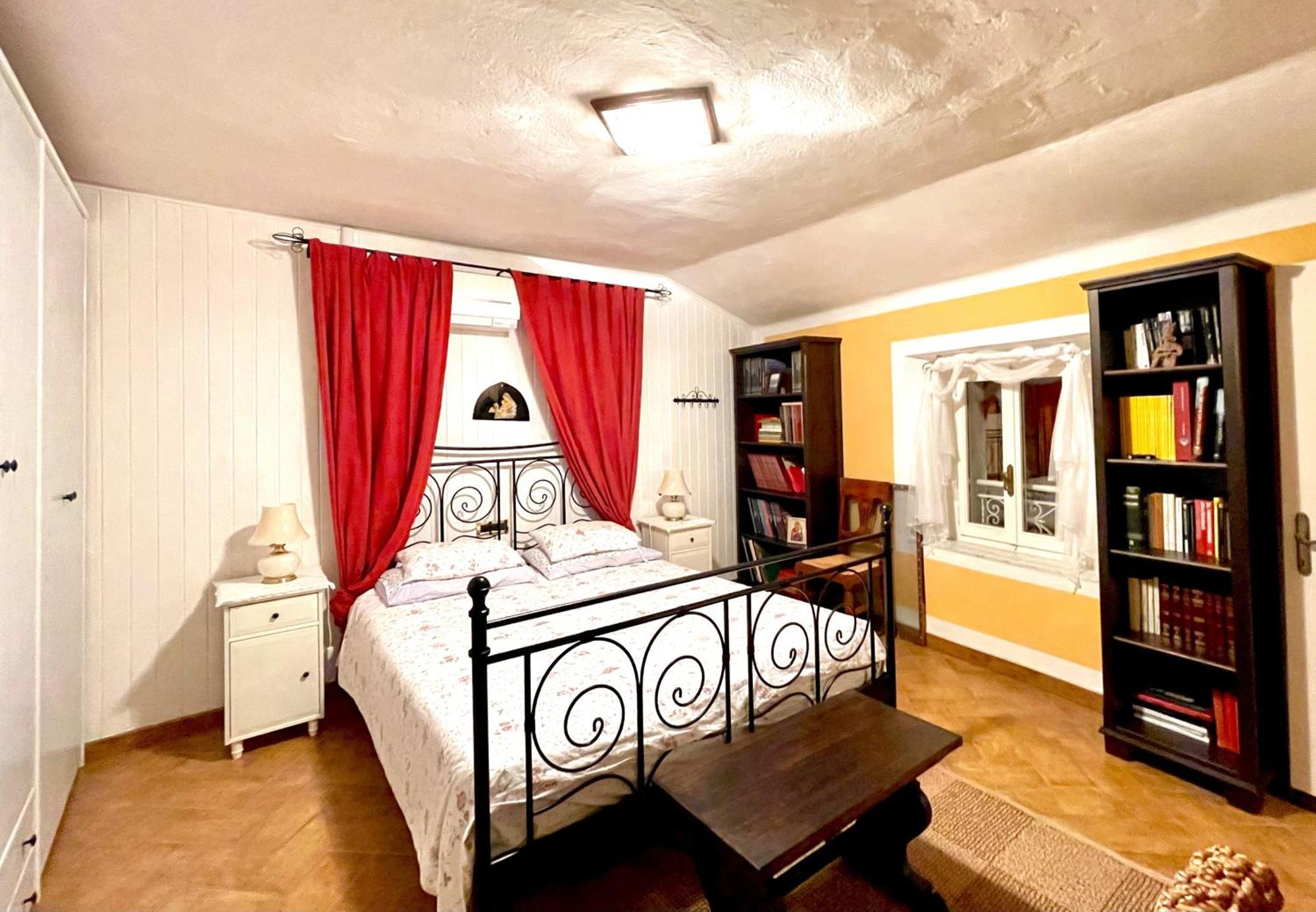 Mazzetti Country House-Vita In Campagna Con Giardino Vimignano-Chiesa Bagian luar foto